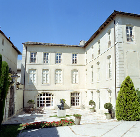 CAMPREDON art & image, anciennemement CAMPREDON centre d'art, à L'Isle-sur-la-Sorgue, haut lieu de culture en Vaucluse, aux portes du Luberon
