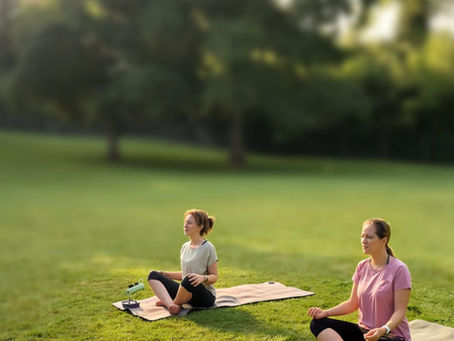 Yoga unter dem weiten Himmel