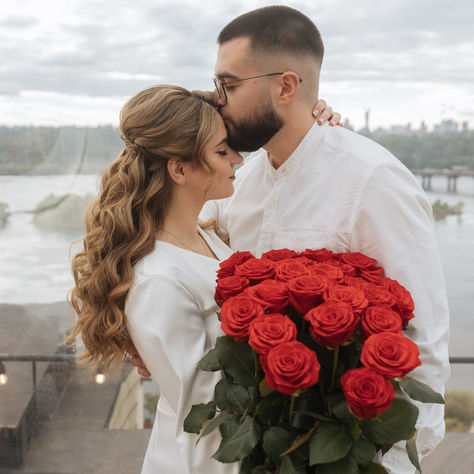 Романтика   весняного вечора на даху в Києві