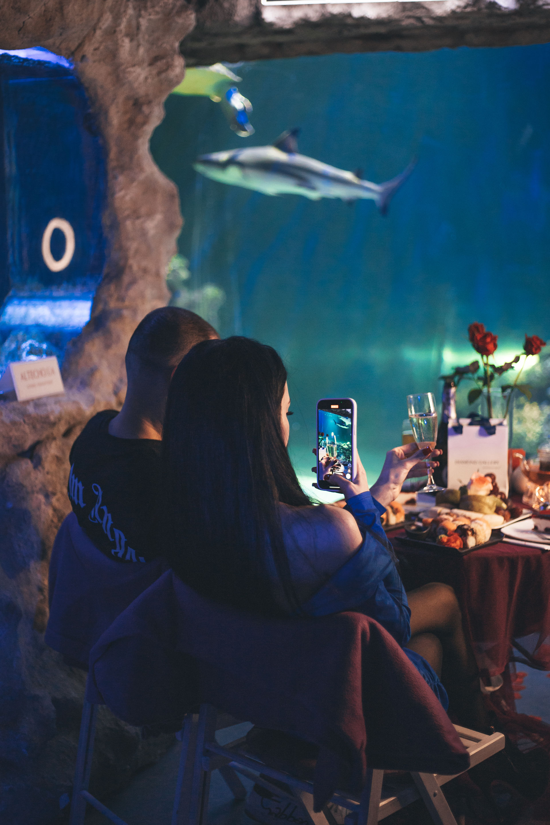 Романтична вечеря в океанаріумі. Київ.романтик