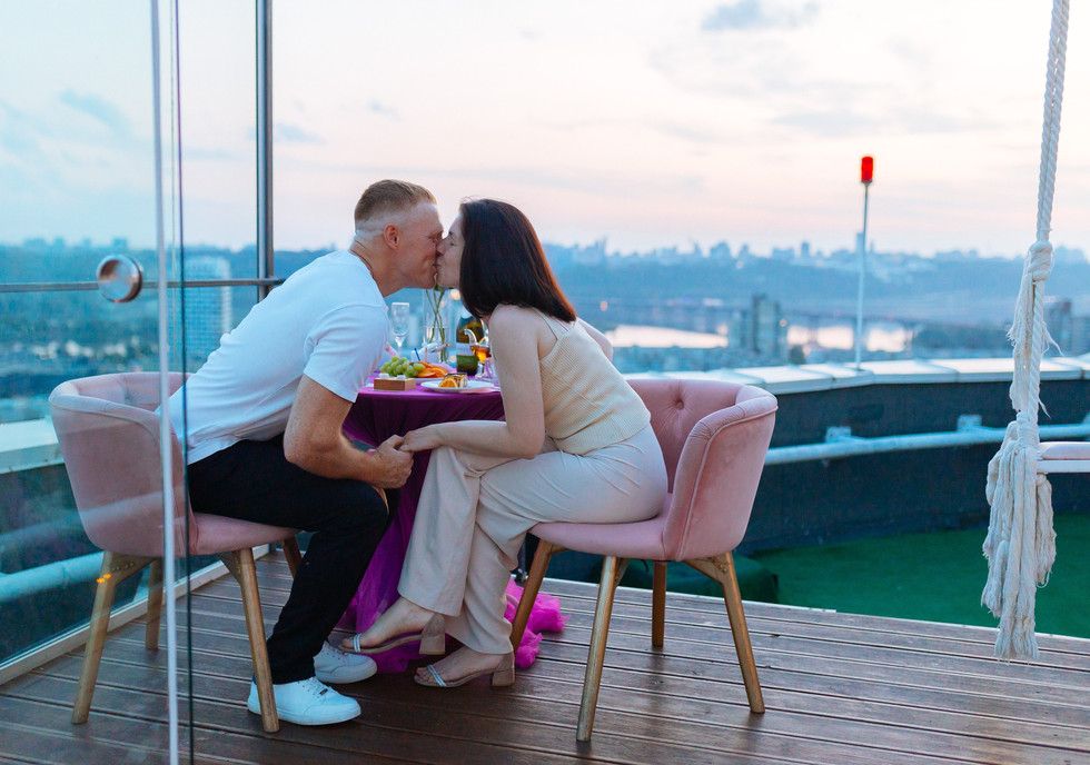 Романтична вечеря на даху в Києві