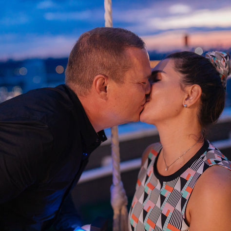 Романтичне освідчення в чарівний літній вечір