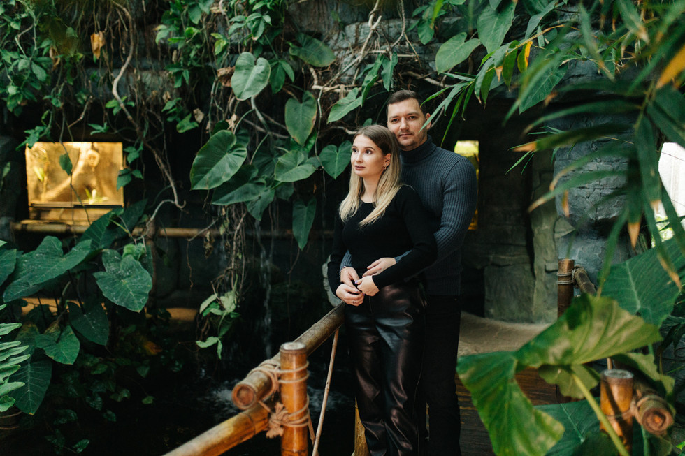 Вечір  в океанаріумі. Київ. романтик