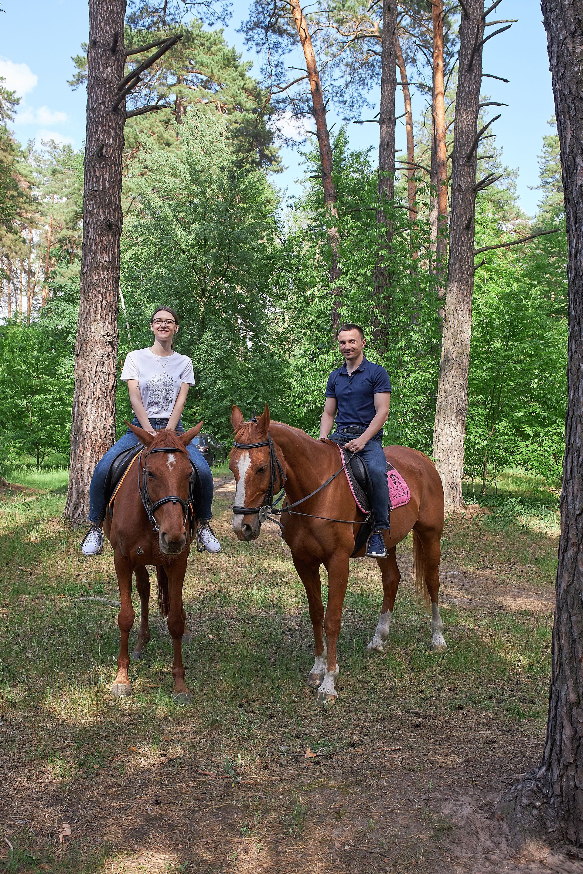 прогулянка в лісі на конях. Київ.Романтик