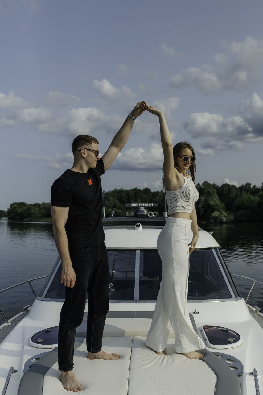 Побачення на катері. Київ. романтик