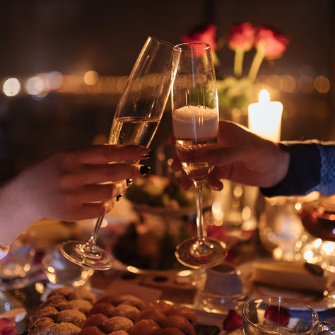 Романтичне побачення в осінній вечір на даху Альтечо