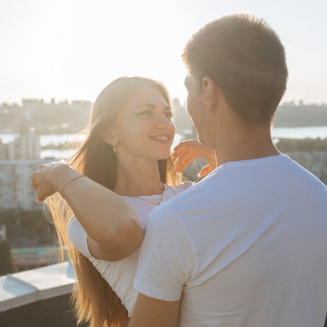 Романтична пропозиція в  літній вечір на даху в Києві