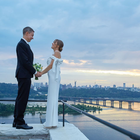 Праздничный вечер для влюбленных на крыше с красивым видом на Днепр