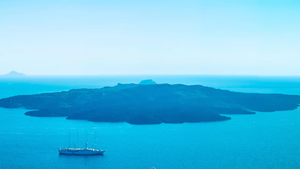 Derrière la « tempête sismique » de Santorin, les scientifiques ont découvert un réservoir de magma gigantesque !