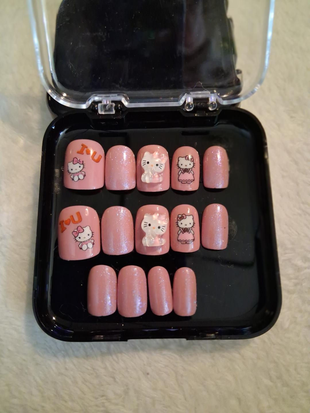 HK inspired active squoval