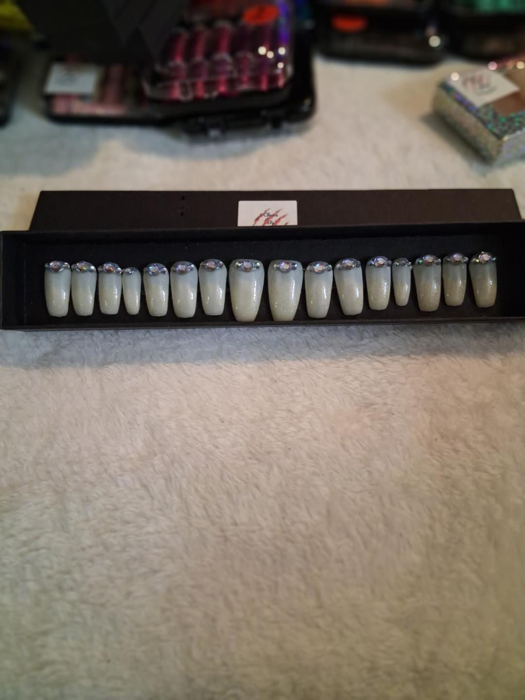 White Bling med almond