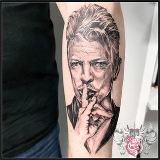 David Bowie Gedenktattoo in blackngrey von Metty