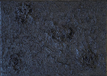 Skulpturales Kunstwerk "Hidden Depth" in Schwarz – zeitgenössische Kunst im therapeutischen Kontext