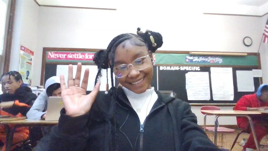 Photo of Na'Ziyah Harris waving