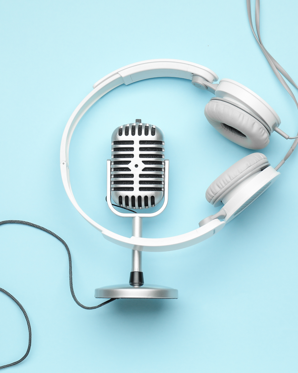 Image of headphones and mic representing radio marketing