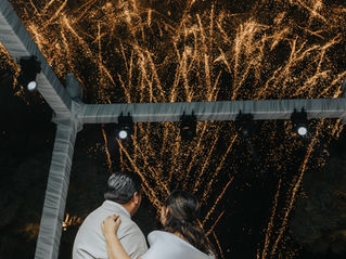 La Boda en Casa del Mar Acapulco de Erica y Henry se convirtió en una de las celebraciones más elegantes de la temporada, destacando por su espectacular decoración, iluminación y el sello de excelencia de Banquetes Palazuelos, que logró transformar el espacio en un escenario de auténtico lujo frente al mar.