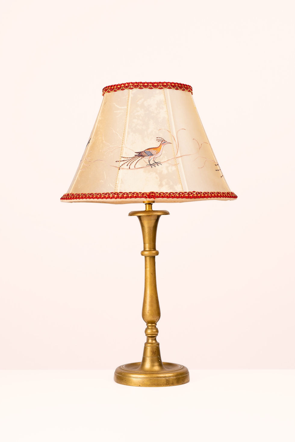 Thumbnail: Lampe de table parchemin « Oiseaux de Paradis »