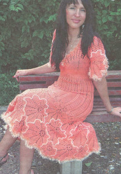 Платье персикового цвета