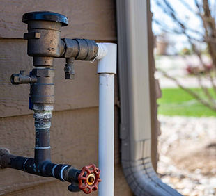 homeguide-backflow-preventer-on-home-irrigation-system.jpg