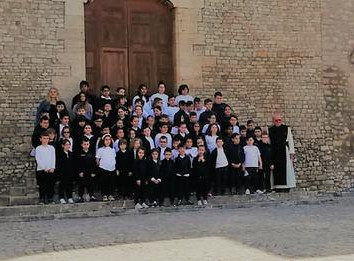 priore e bambini mostra progetrto scuola.jpg