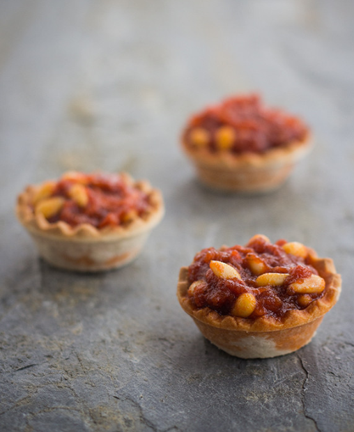 Tartaletas -sobrasada miel y piñones