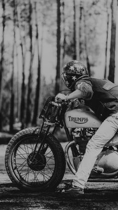 Shooting pour le festival de moto WHEELS AND WAVES sur la course de la  RACE OF THE LORDS sur le terrain de MAGESQ