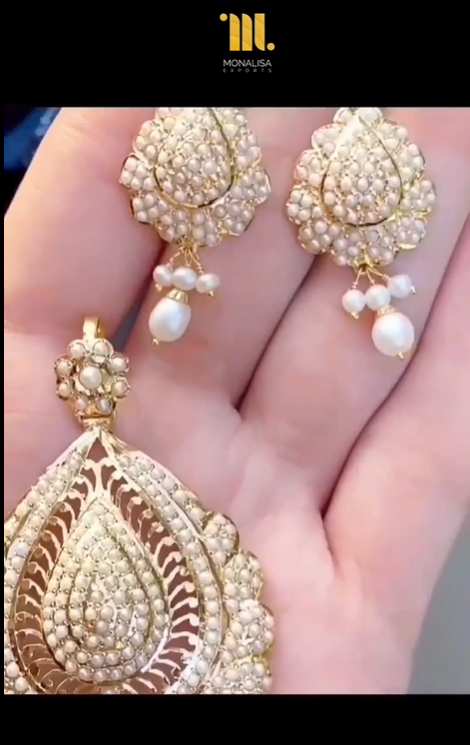 Thumbnail: Jadau Pendant Set with Earrings