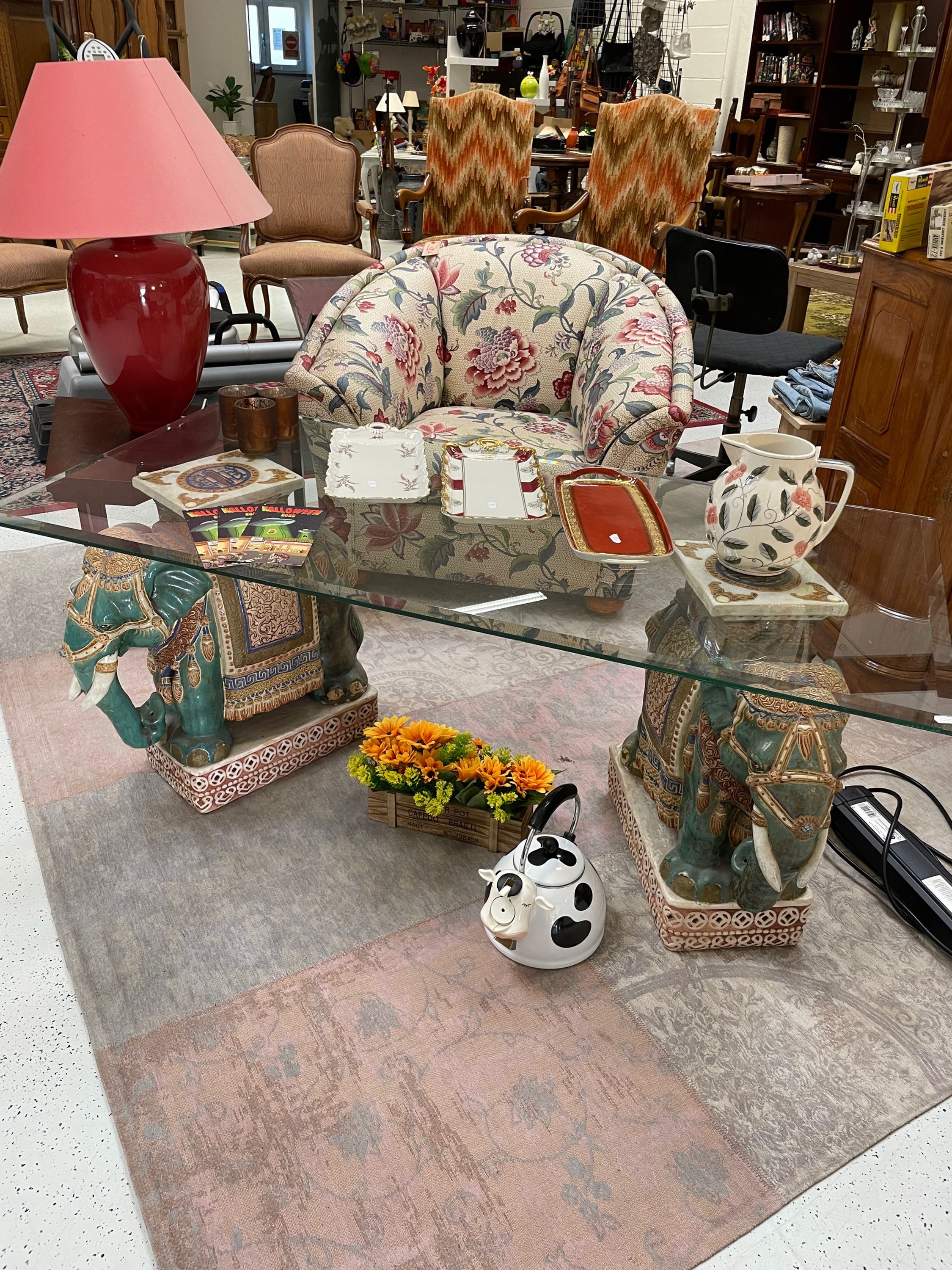 Table basse pieds éléphants et plaque de verre 