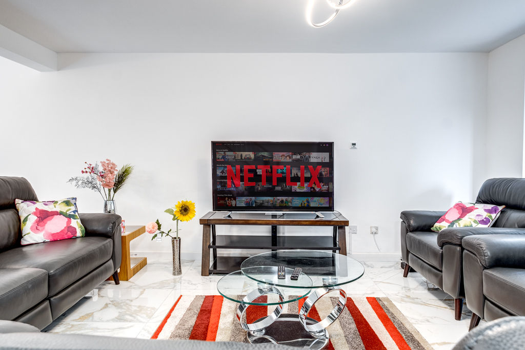 !5-Living room netflix.jpg