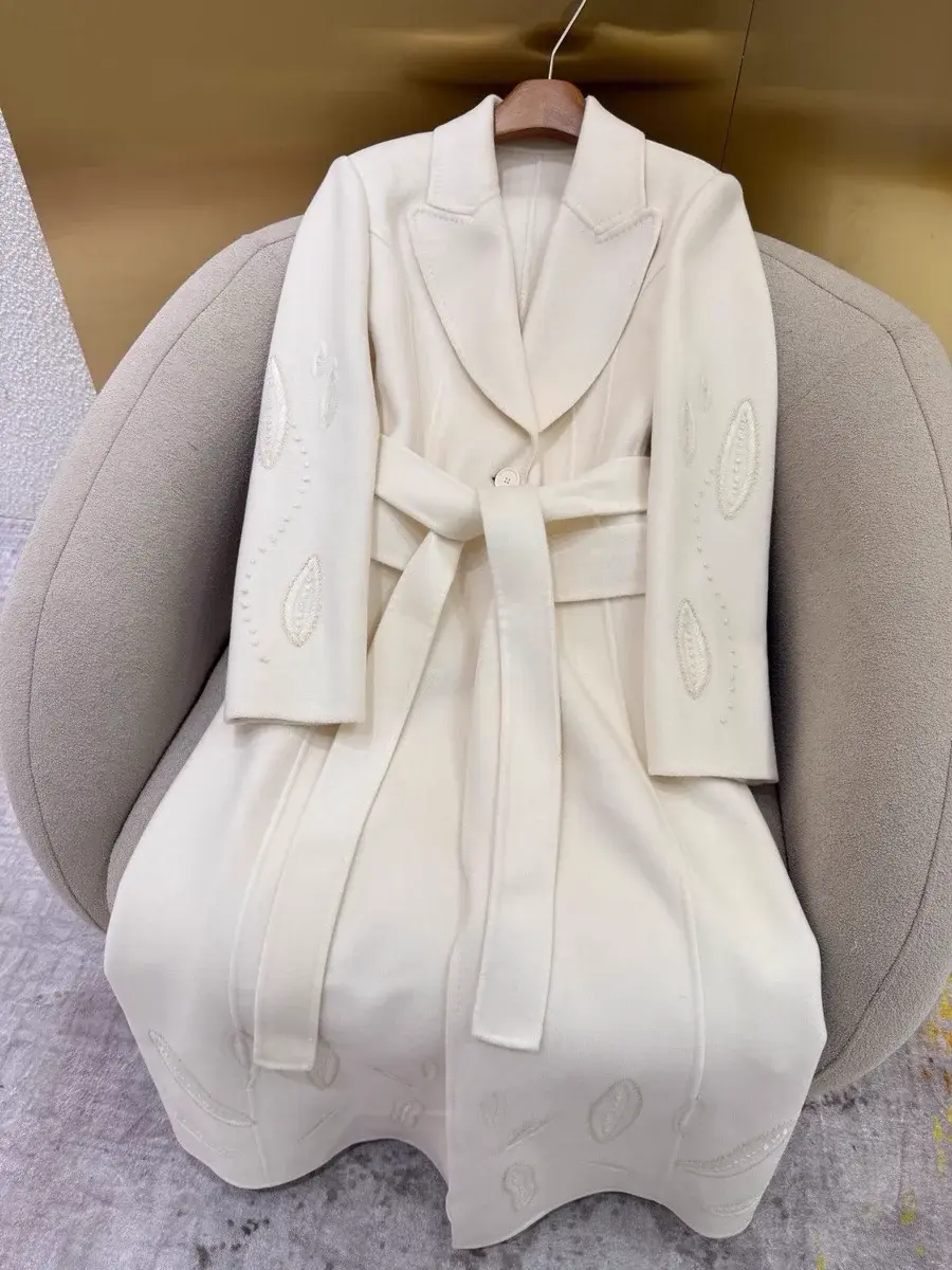 Pikkukuva: Vintage White Embroidered Cashmere Wool Coat Elegant and Classic Womens