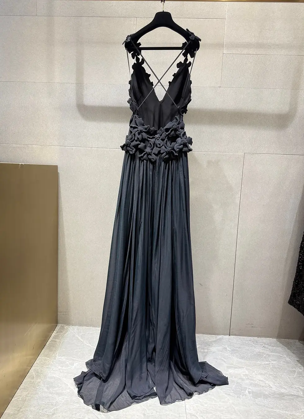 Küçük resim: Women's Silk Camisole Dress with Deep V-Neck and Appliques