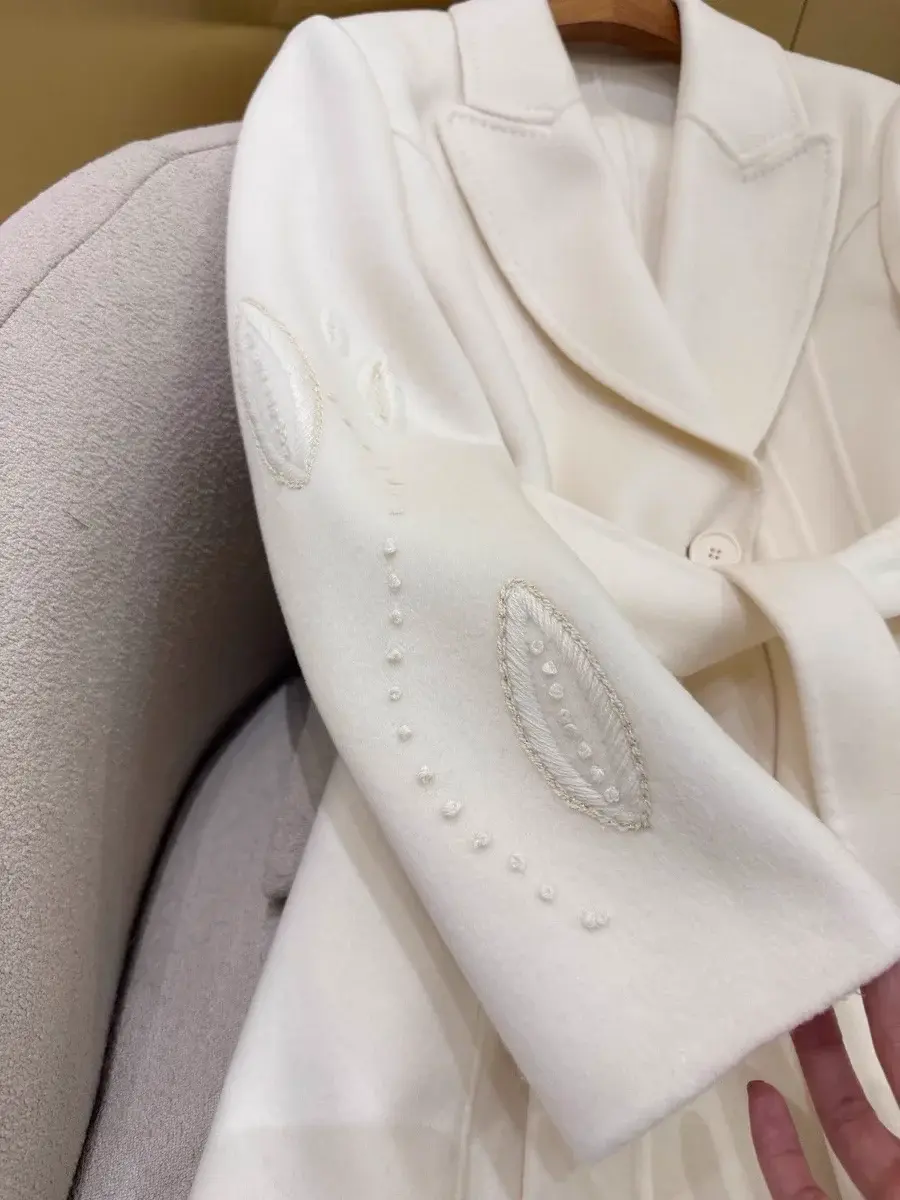 Thumbnail: Vintage White Embroidered Cashmere Wool Coat Elegant and Classic Womens