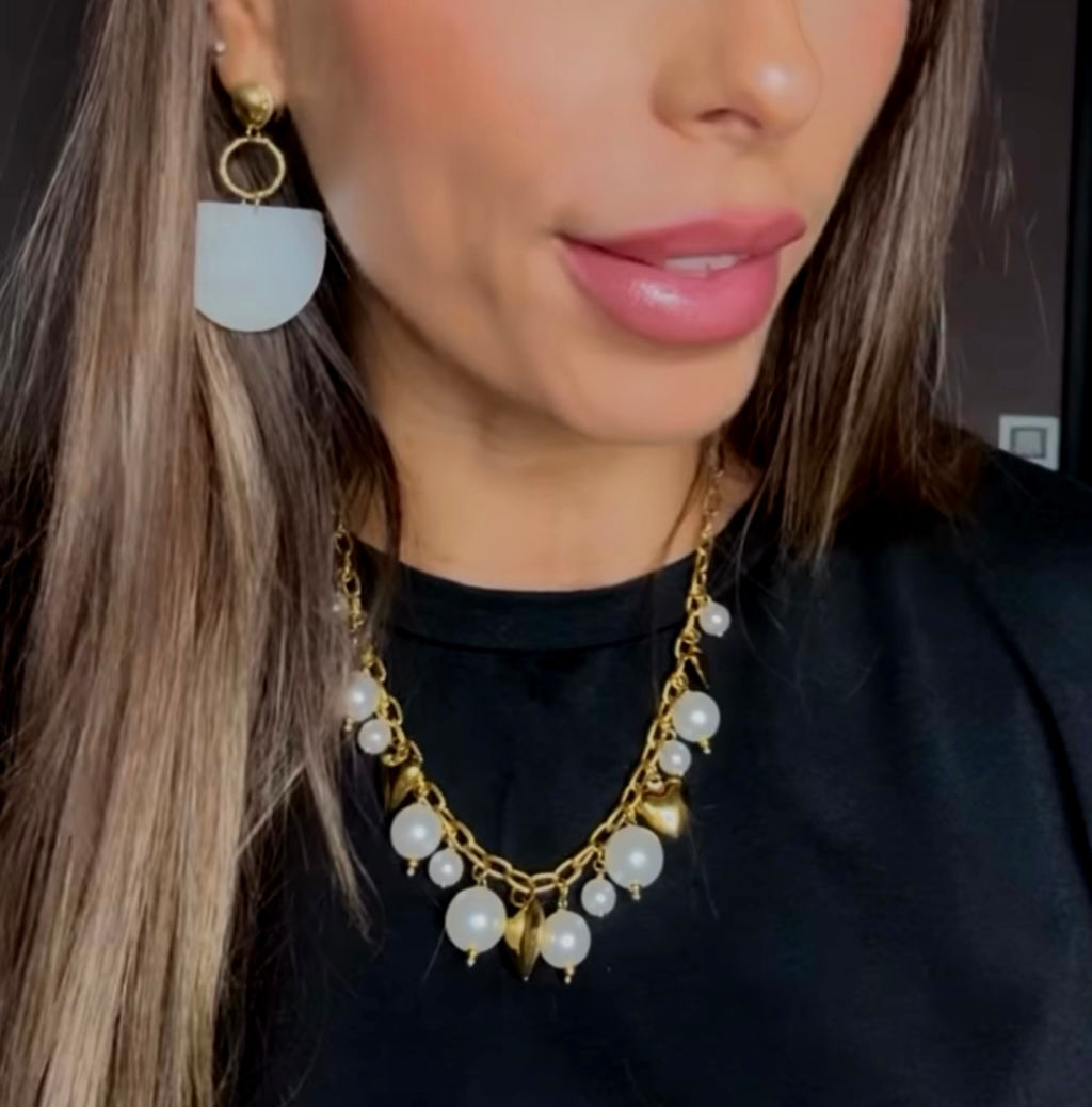 Collier  dorée perles et  breloques cœur -  Auryalis