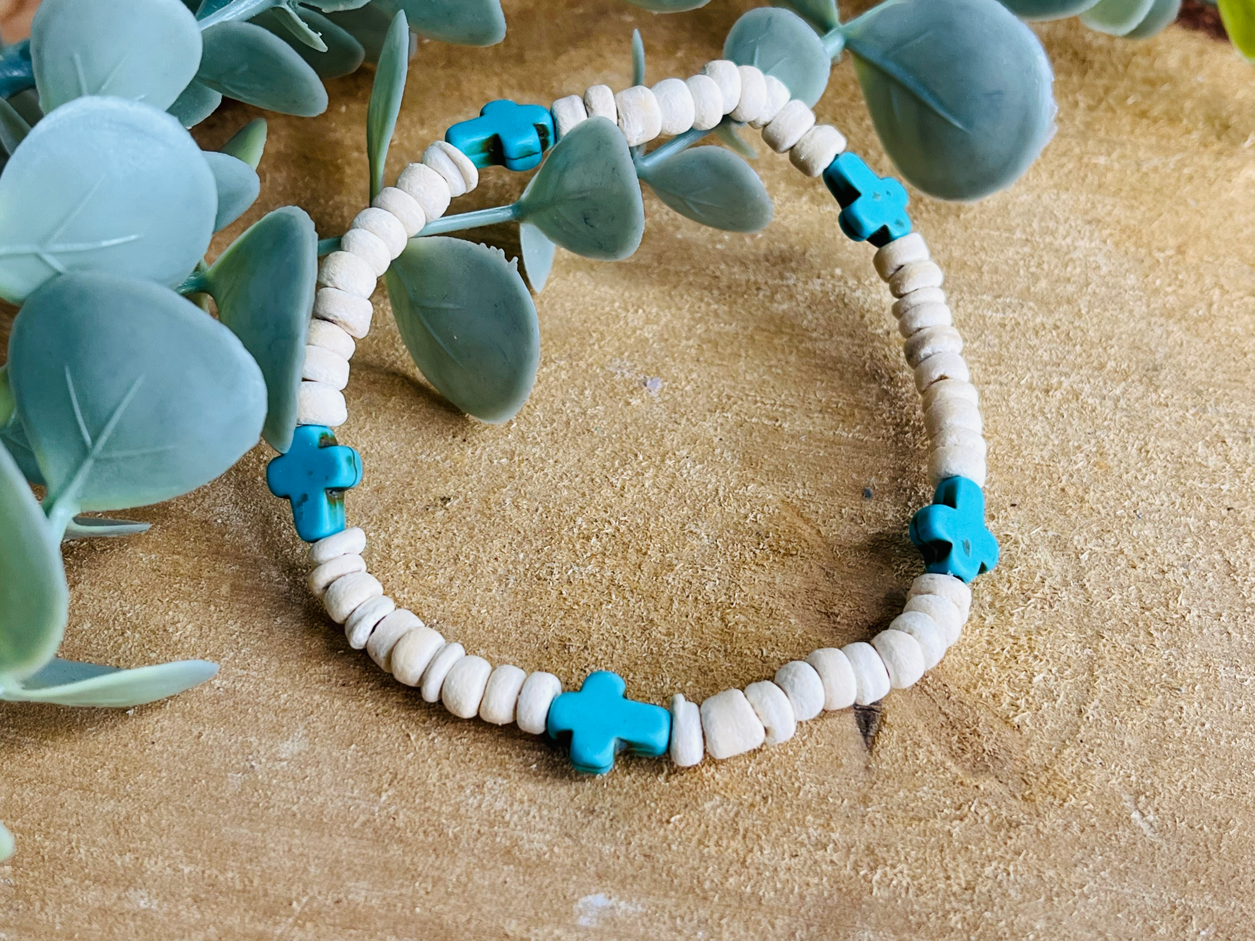 Bracelet perles de coco et howlite teinté