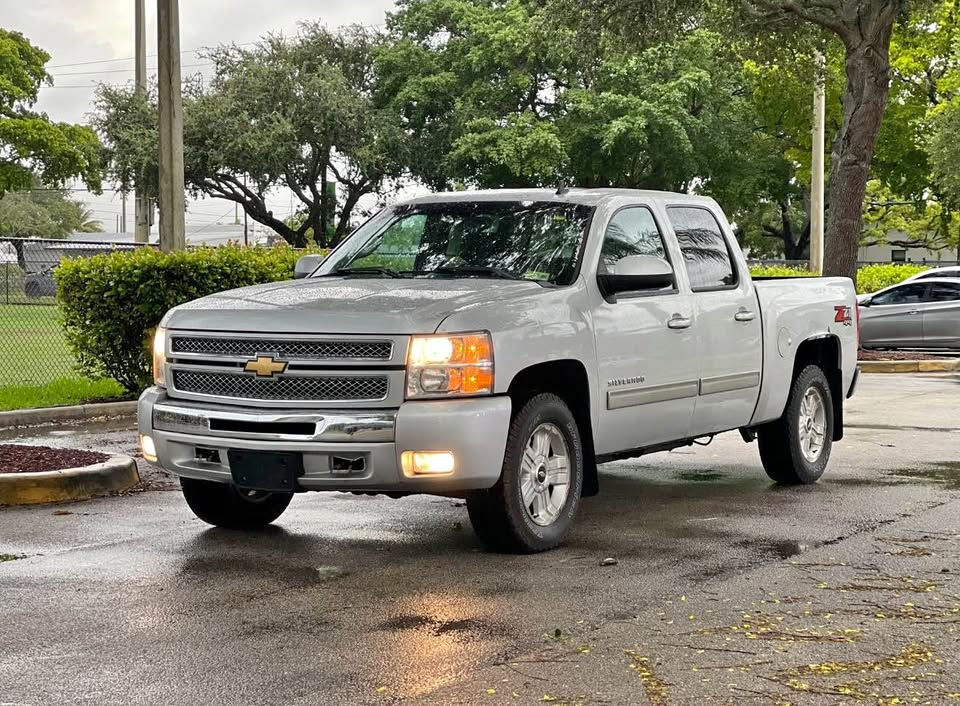 2013 CHEVROLET SILVERADO 1500 CREW CAB LT PICKUP 4D 5 34 FT
