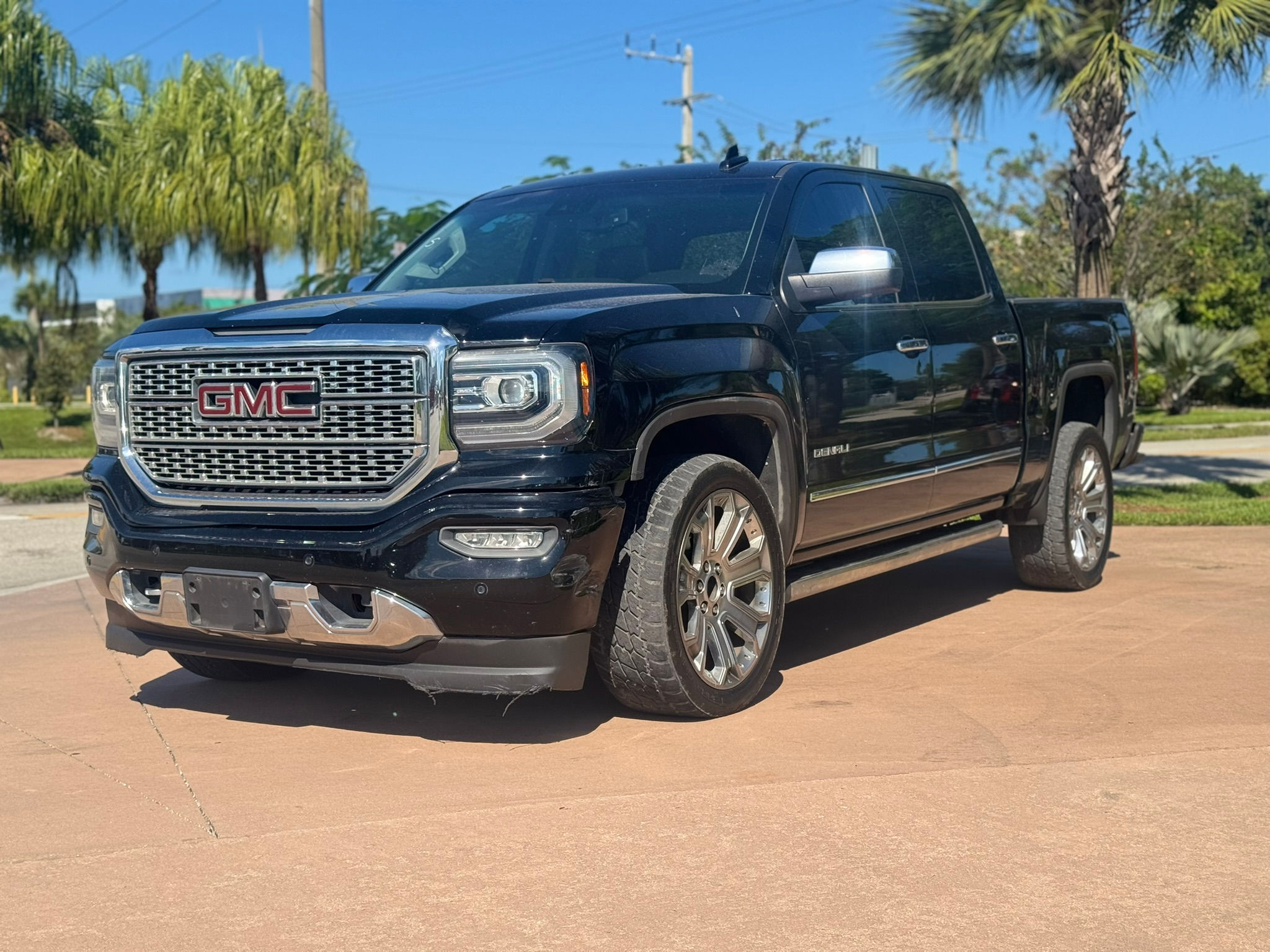 2018 GMC SIERRA 1500 CREW CAB DENALI PICKUP 4D 5 3/4 FT