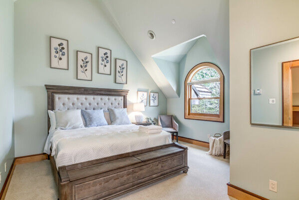 The Grand Pokegama Estate Guess Bedroom 3.jpg