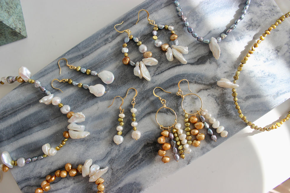 Thumbnail: Makulay Baroque Freshwater Pearl Oval Hoop Earrings