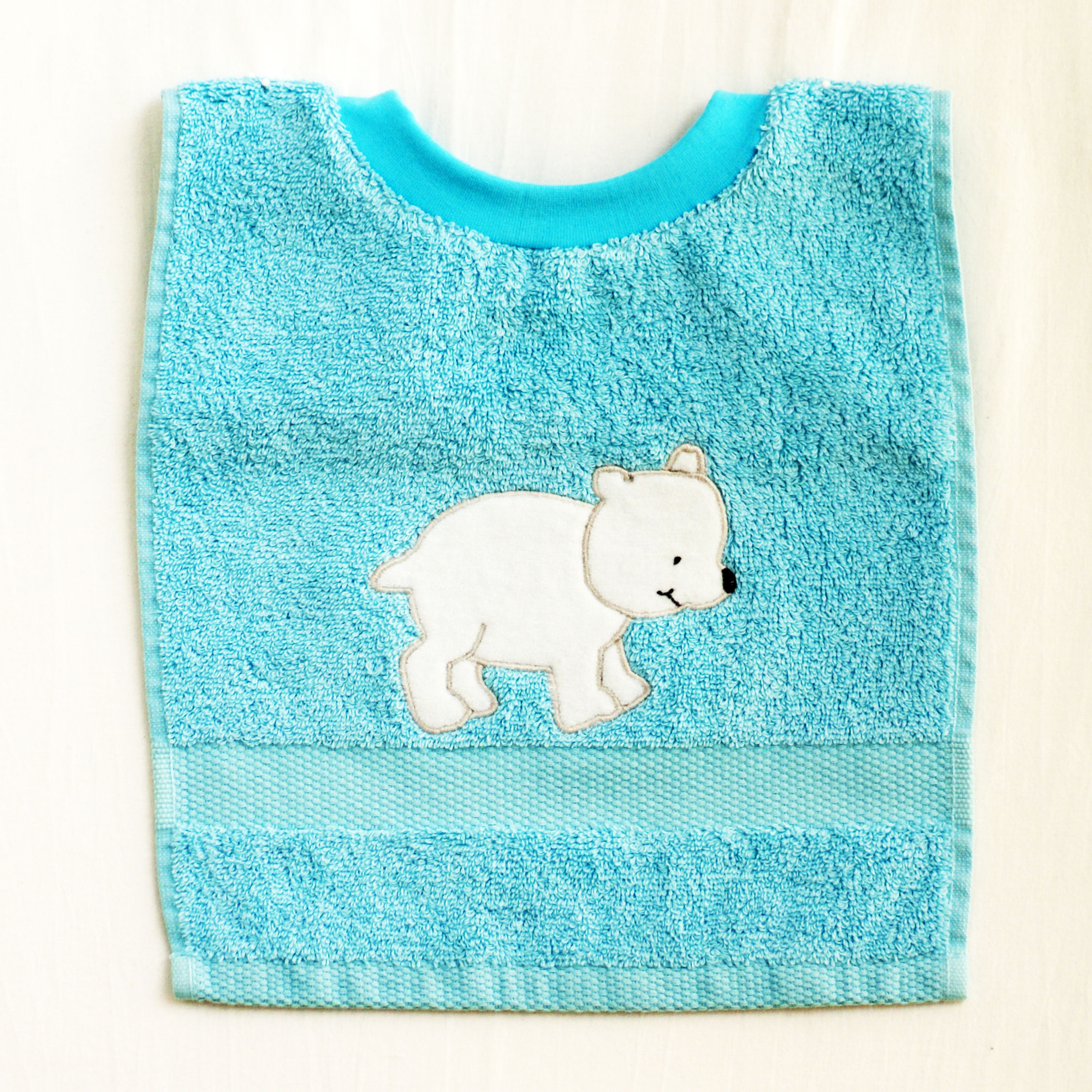 Latz helltürkis mit Eisbär