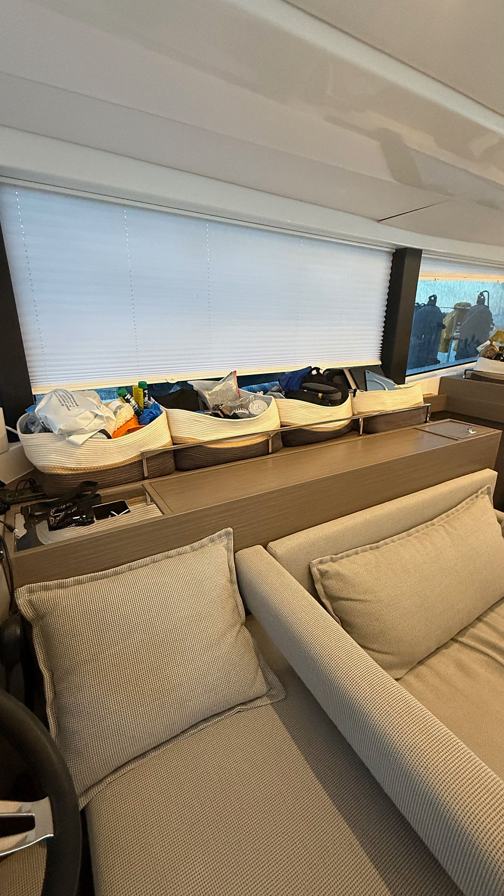 Saloon do GiraMondo: O balcão e as cestas de organização