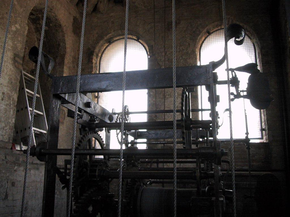Lucca_ Torre_delle_Ore_2