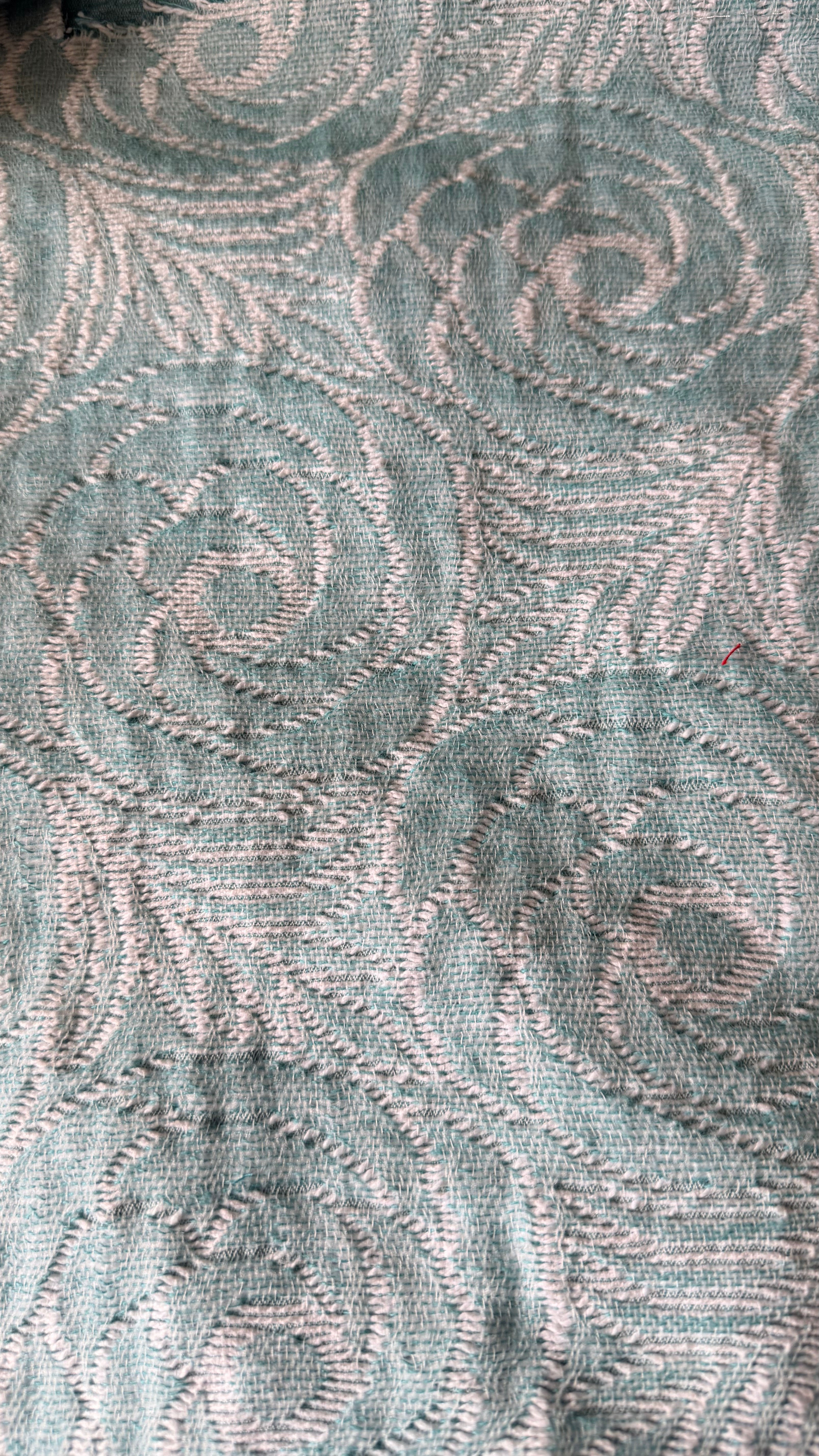 Tissu épais fleurs turquoises et blanches