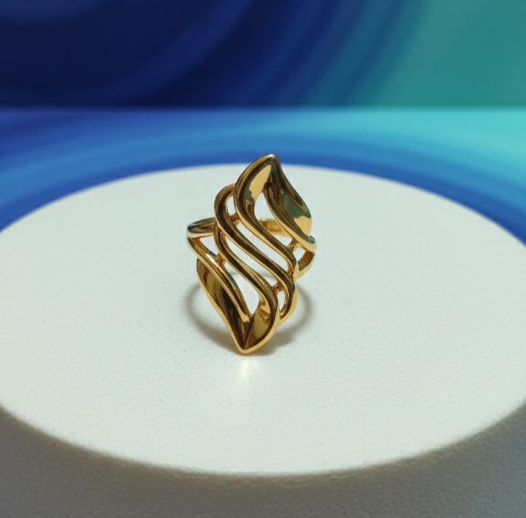 Sculptural Flow: Gold Ribbon Cocktail Ring