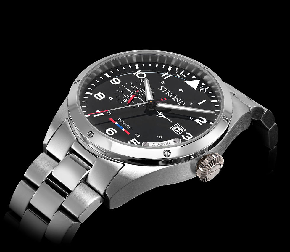 Sleek silver Strend wristwatch with black face