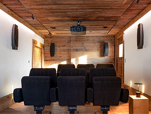 Home cinema chalet à la montagne avec jacuzzi