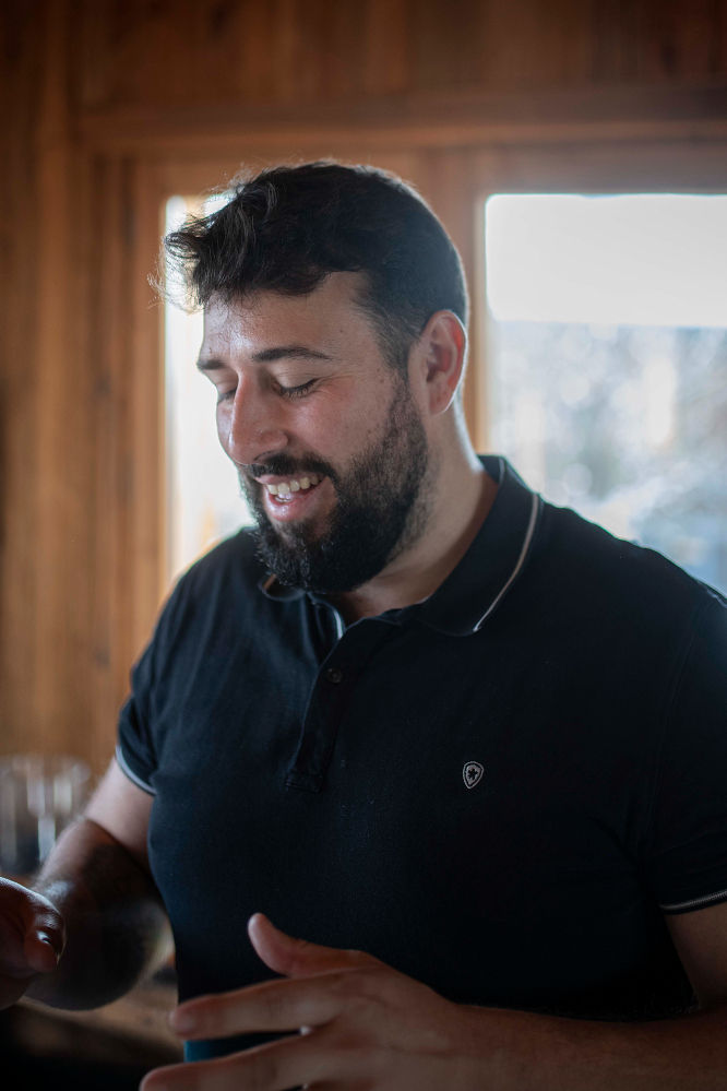 Portrait de Célio Borga pendant une intervention au Chalet Les Cerises