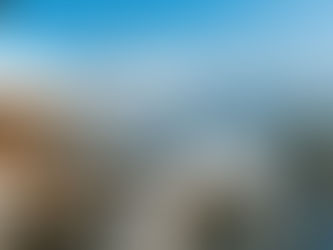 Grande terrasse de chalet en hiver face au Mont-Blanc