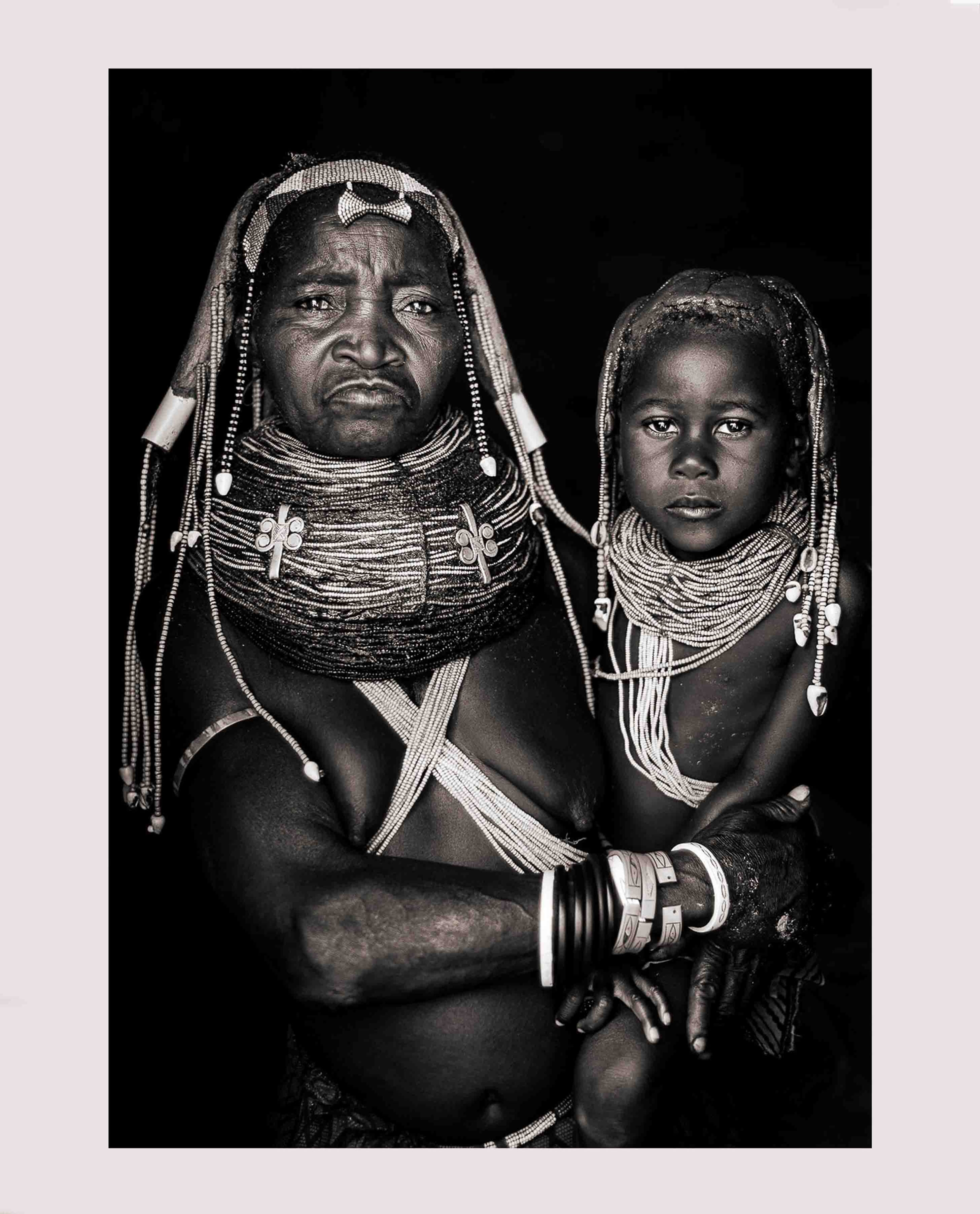 MUMUILA LADY WITH CHILD - BN
