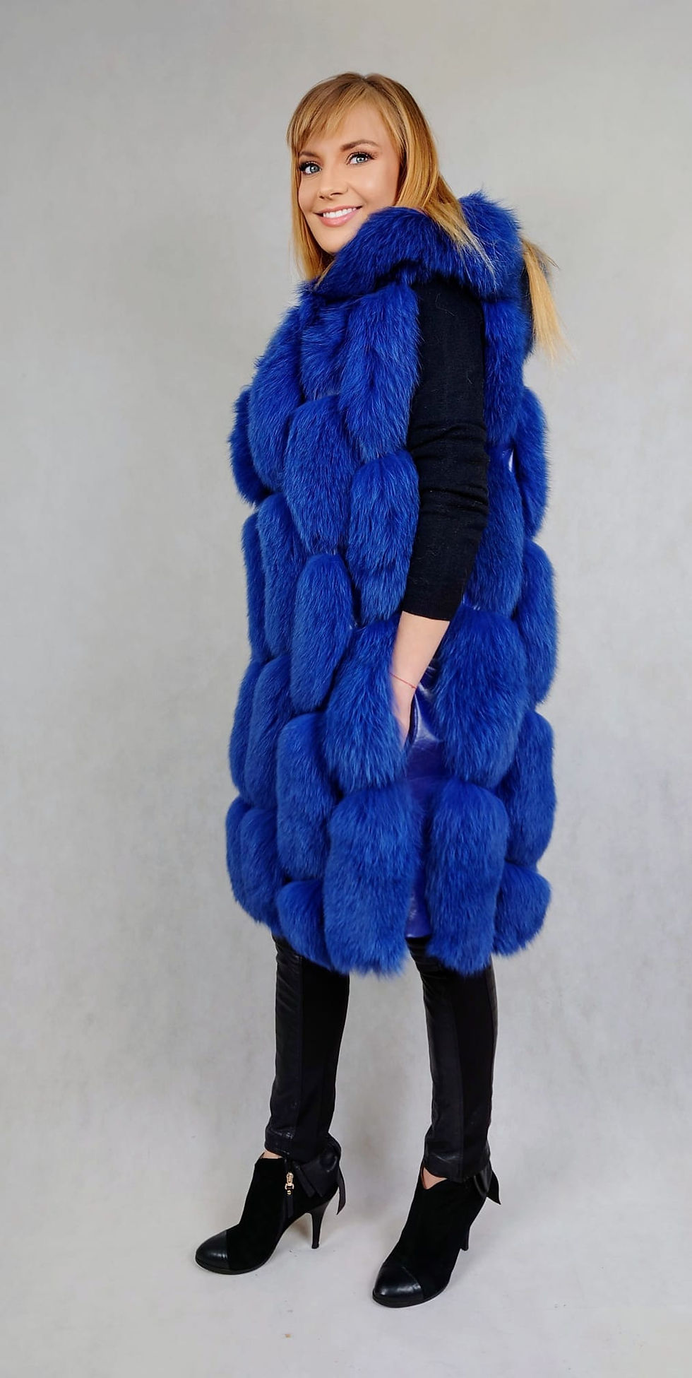 Miniatura: Kamizelki długie z lisa na skórze proste i rozkloszowane