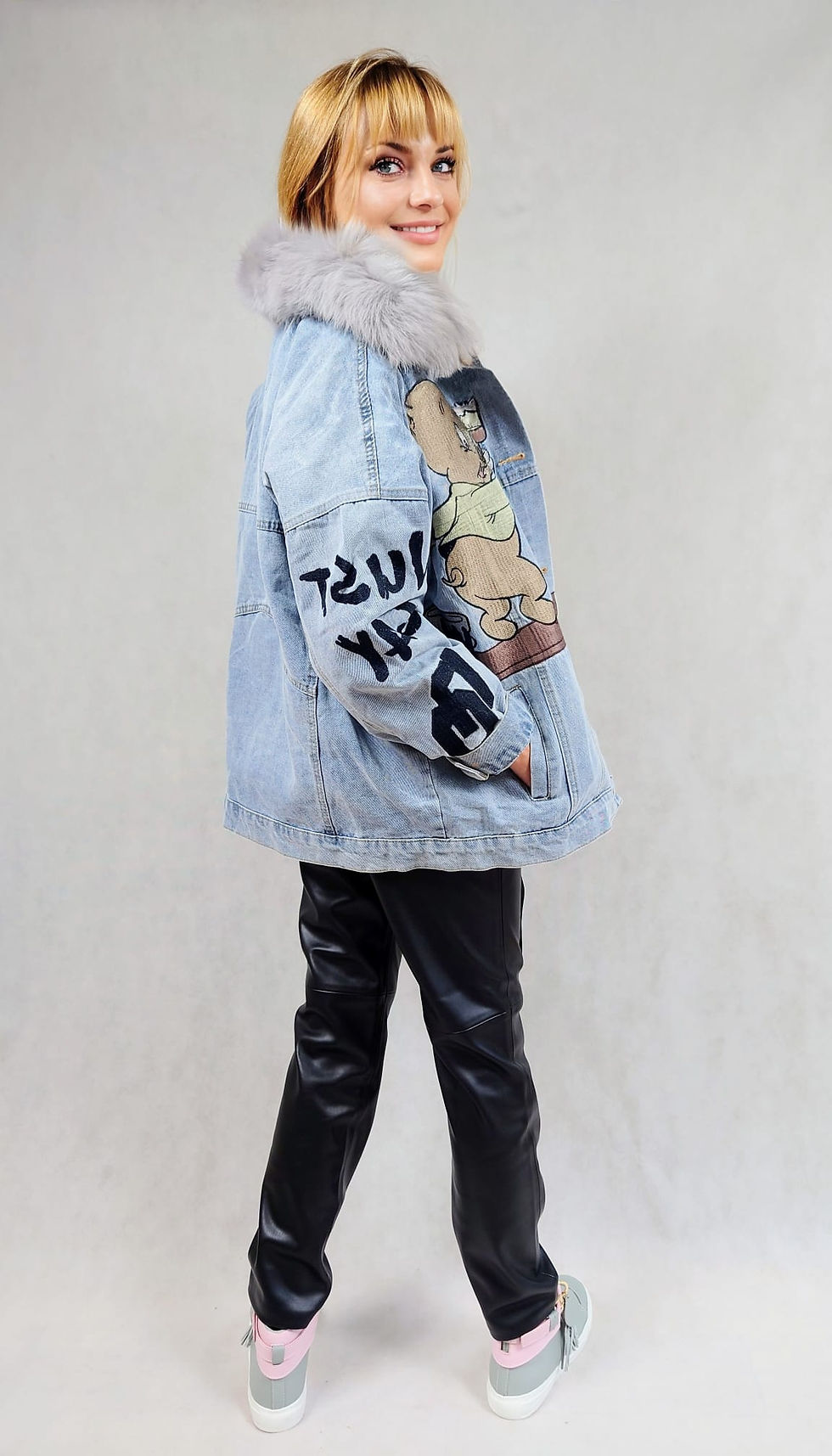 Thumbnail: Kurtka z naturalnym lisem z kreskówką